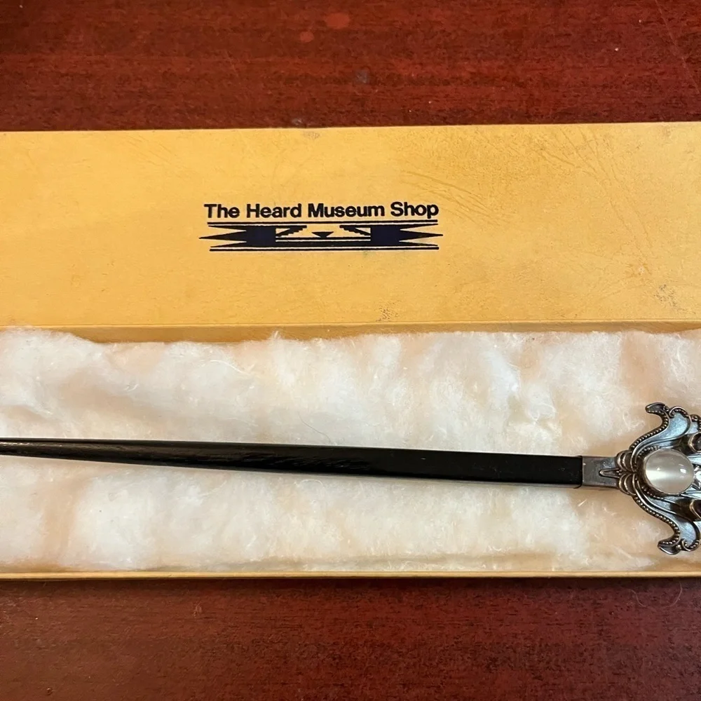 The Heard Museum shop mousquetaire Sword